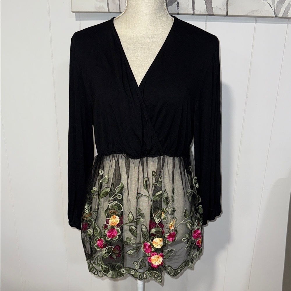 Suzanne Betro Black Top with Floral Embroidery